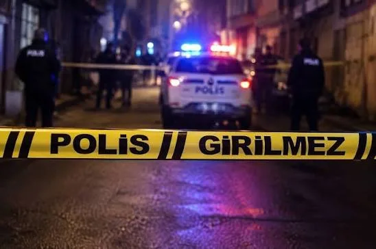 Fatih’te aynı aileden üç kişi evde silahla vurulmuş halde bulundu
