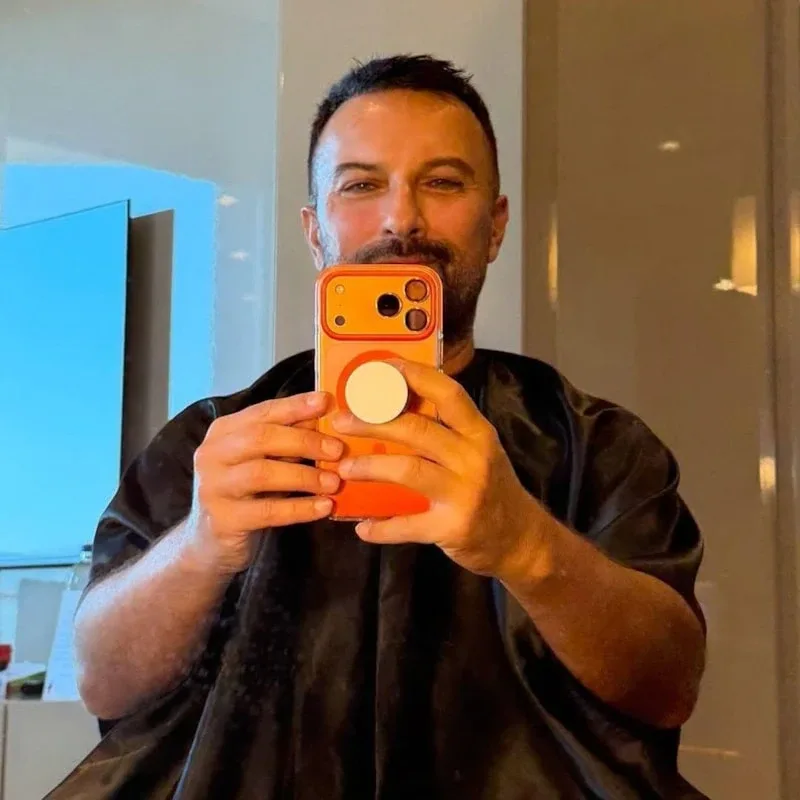 Tarkan'ın yeni imajı olay oldu: Hayranlarının çağrısına kulak veren Megastar saçlarını neden kısalttı?